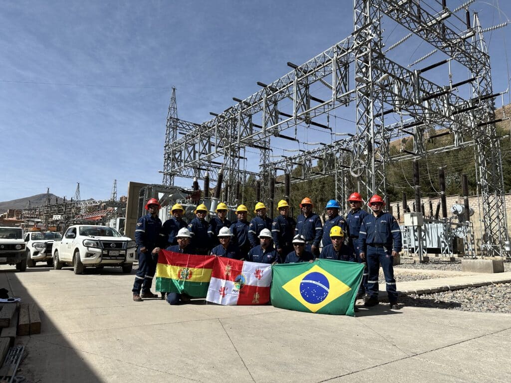 Equipe SEPSA finalizando curso de linha viva em média tensão pela CTST
