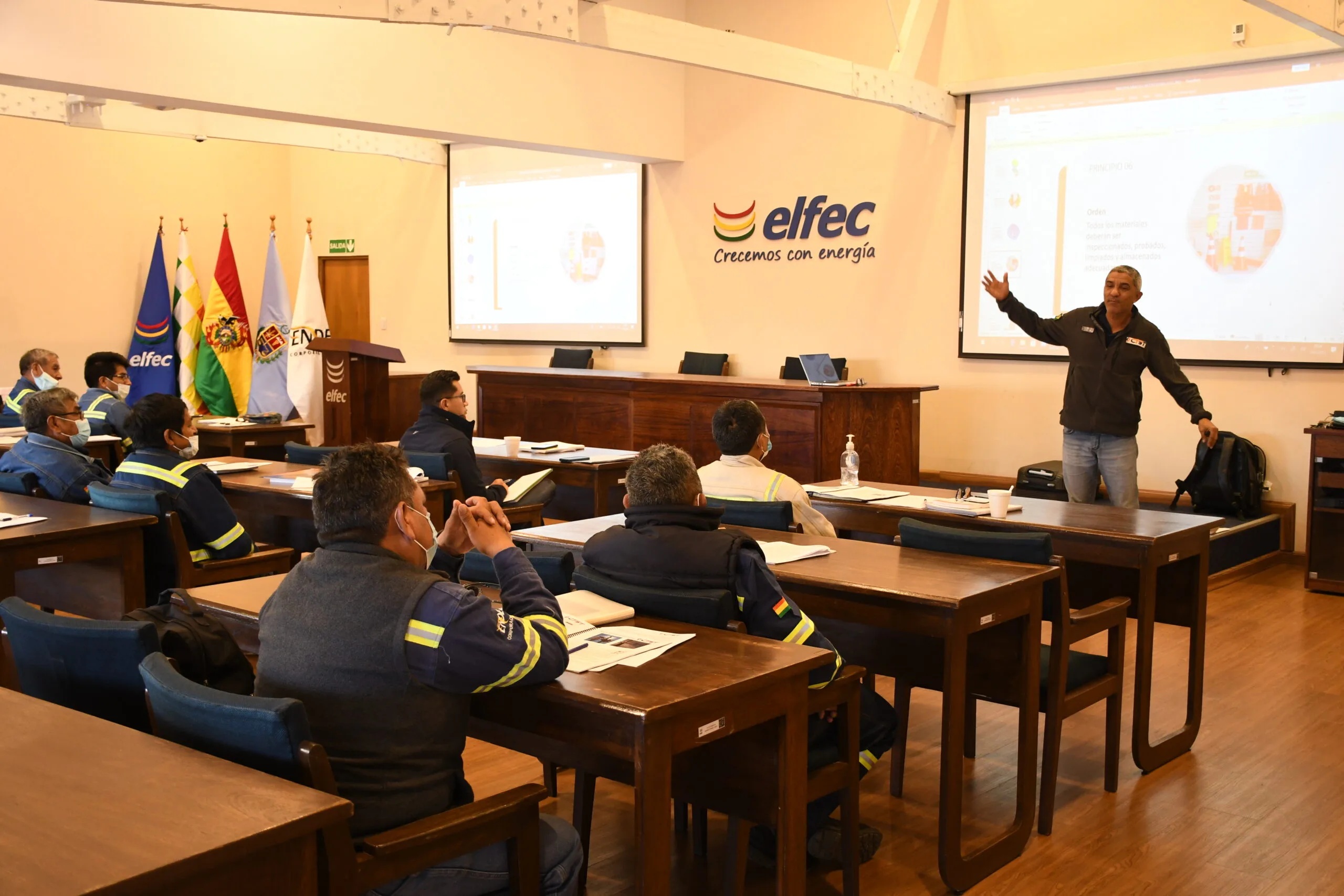 Aula de capacitação para Eletricista de Linha Viva. Treinamentos em Linha Viva