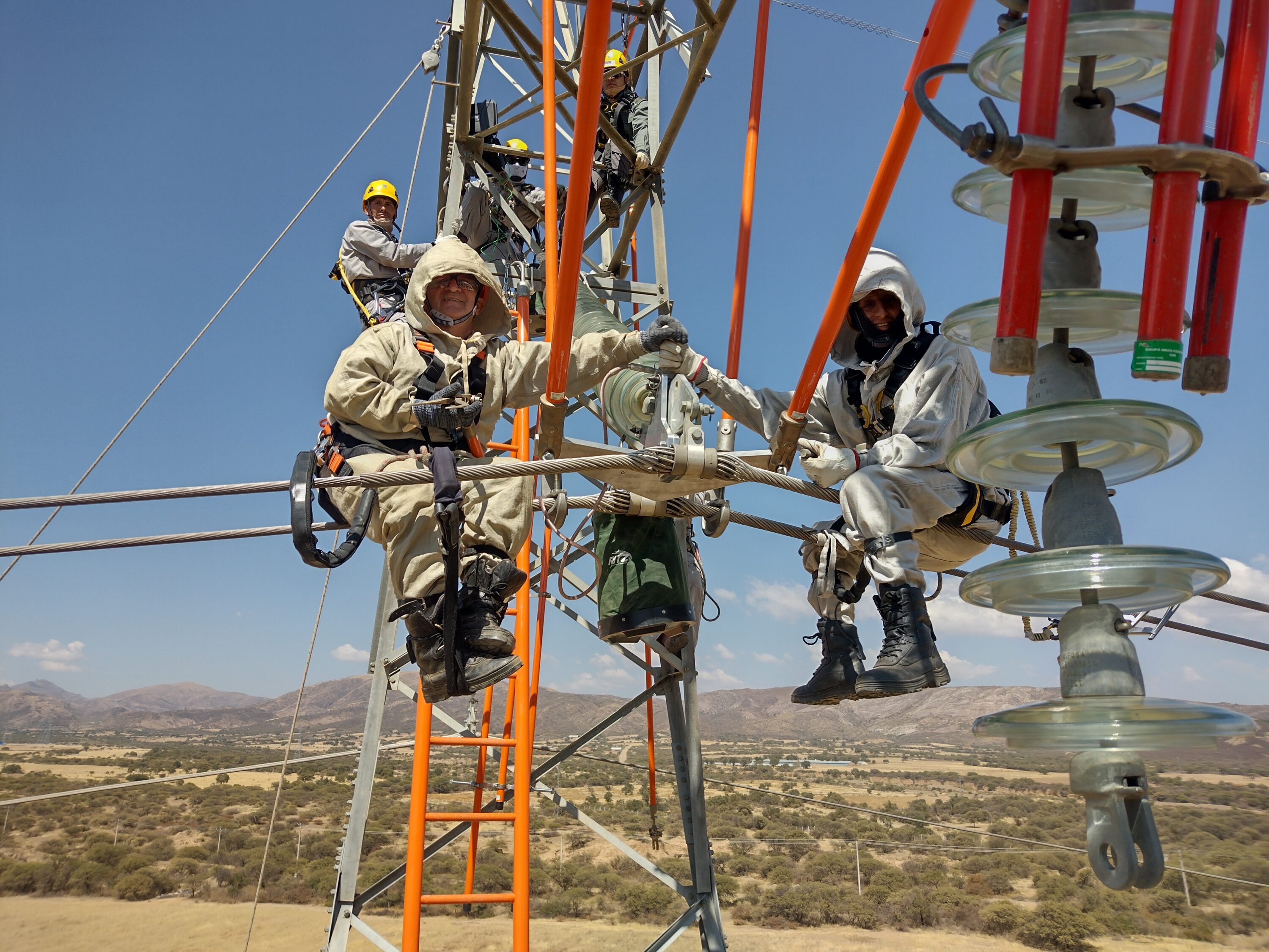 Training of technical staff CTST Live-Line Training