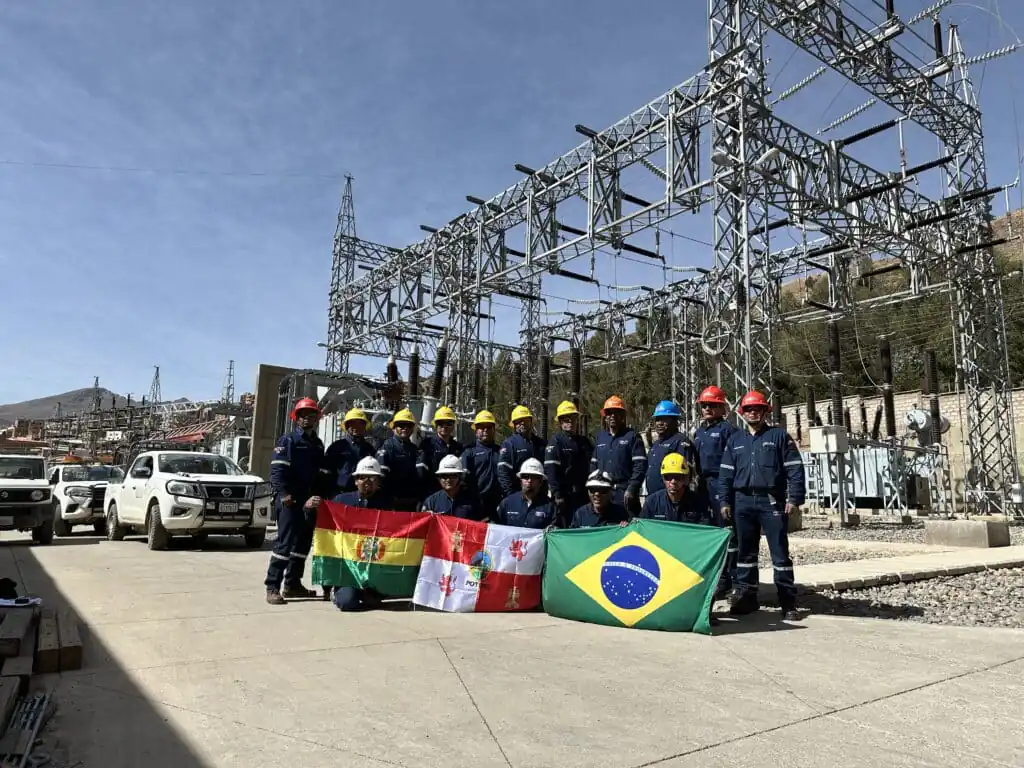 SEPSA team finishing medium voltage live line training at CTST