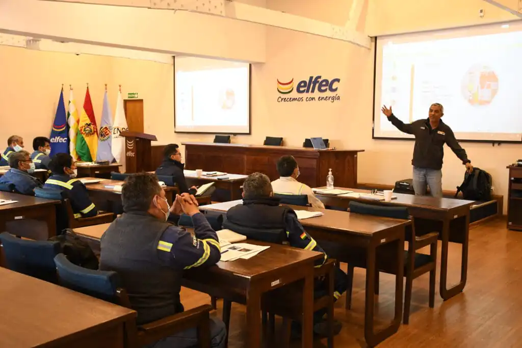 Aula de capacitação para Eletricista de Linha Viva