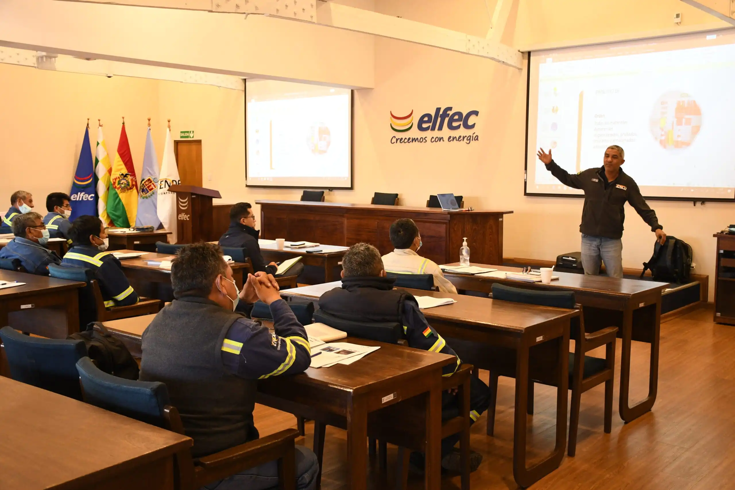 Aula de capacitação para Eletricista de Linha Viva. Treinamentos em Linha Viva