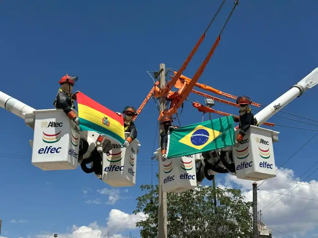 Medium Voltage Live Line Training at ELFEC by CTST